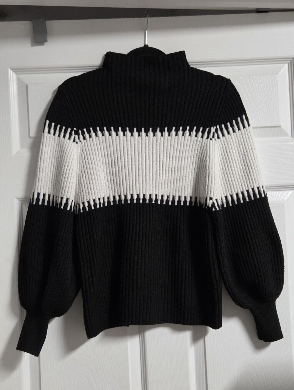 Cocobleu Women's Black & White Chunky Ribbed Turtleneck Sweater Size L